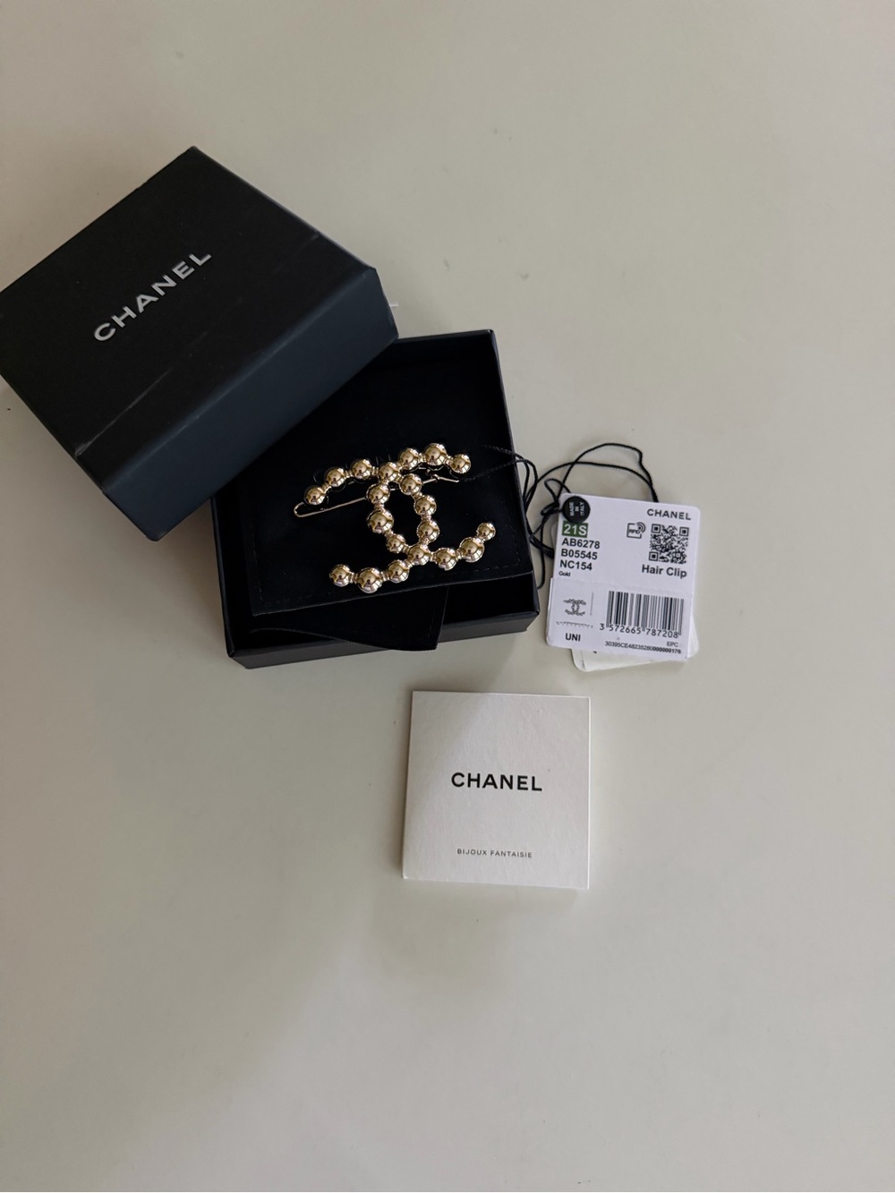 CHANEL Gold Pearl-Style CC Logo Hair Clip
